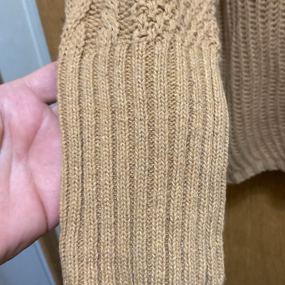 Brown sweater size large - Picture 5 of 7
